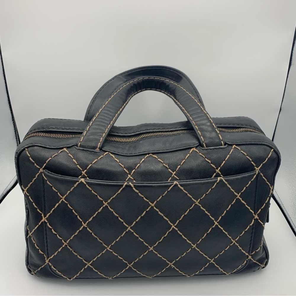 Chanel Black and Gold Quilted Shoulder Bag - Picture 5 of 12